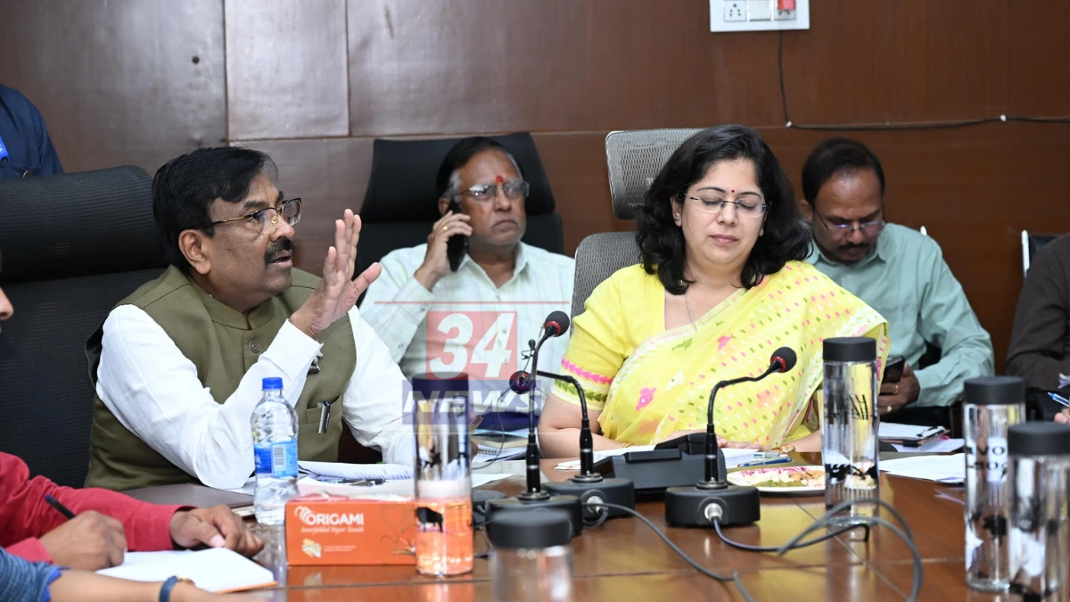 Ballarpur Gold Theft । बल्लारपूर-वरोरा बस प्रवासात महिलेचे १ लाखांचे दागिने लंपास Ballarpur Gold Theft । बल्लारपूर-वरोरा बस प्रवासात महिलेचे १ लाखांचे दागिने लंपास