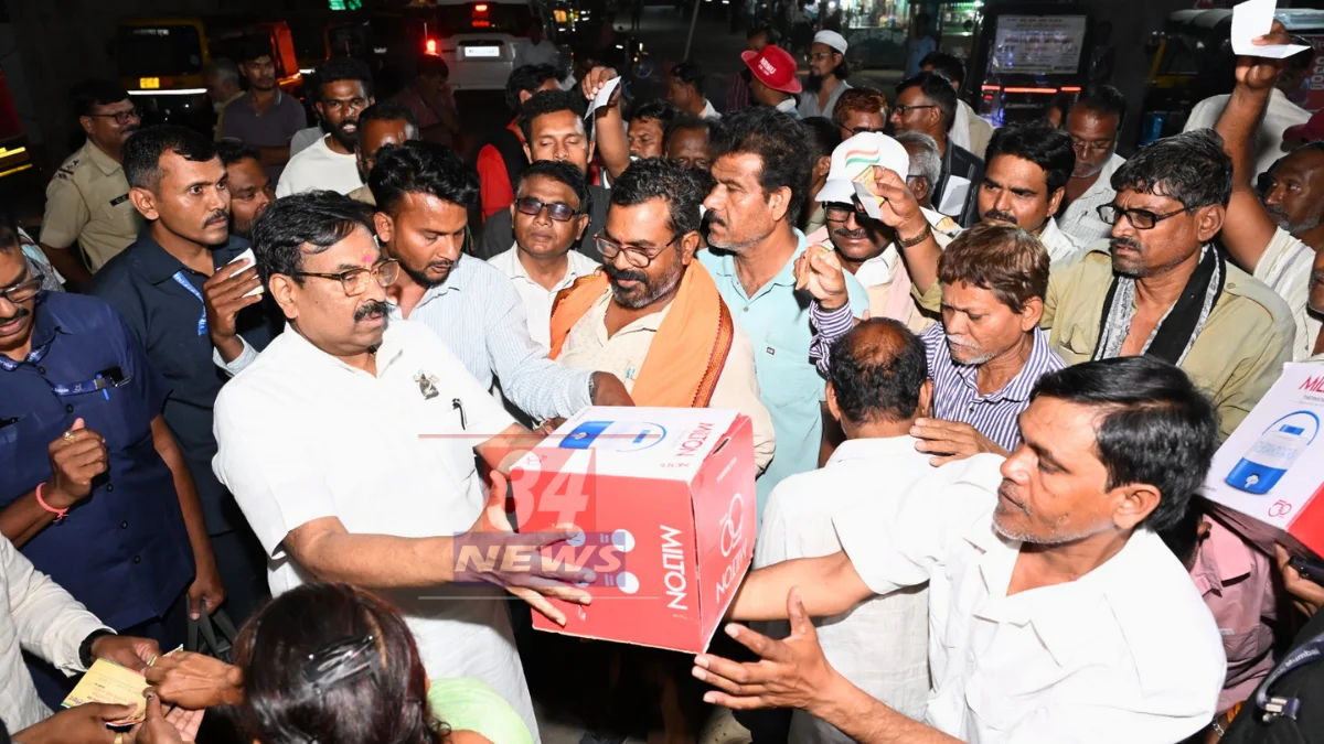 Good Work । कडक उन्हात मिळाला थंडावा! सुधीर मुनगंटीवार यांच्या पुढाकाराने कष्टकऱ्यांना दिलासा Image