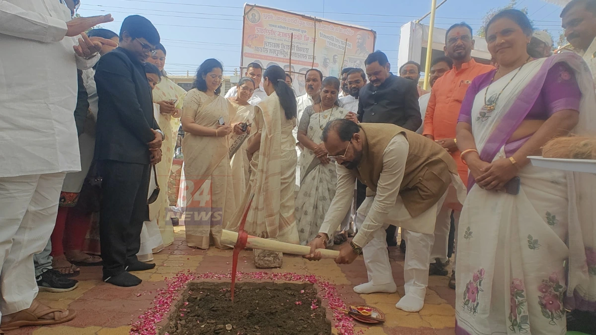 चंद्रपूर महानगरपालिका मुख्यालयात 66 व्या महाराष्ट्र दिनी महापौर संगीता खांडेकर यांच्या हस्ते ध्वजारोहण 2026 चंद्रपूर: 66 व्या महाराष्ट्र दिनी मनपा मुख्यालयात महापौरांकडून ध्वजारोहण