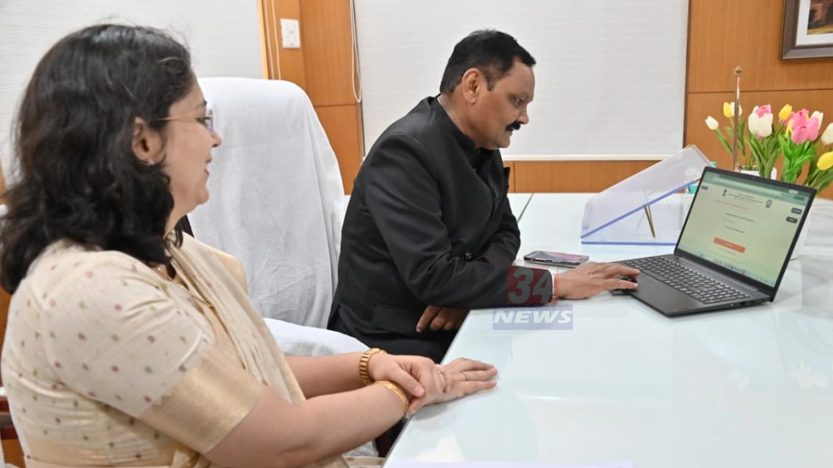 चंद्रपूर नाना-नाणी पार्क जवळ रेल्वे रुळाच्या बाजूला सापडलेला अनोळखी व्यक्तीचा मृतदेह, चंद्रपूर शहर पोलीस घटनास्थळी तपास करताना चंद्रपूर: नाना-नाणी पार्कजवळ रेल्वे रुळाशेजारी अनोळखी मृतदेह, शहरात खळबळ