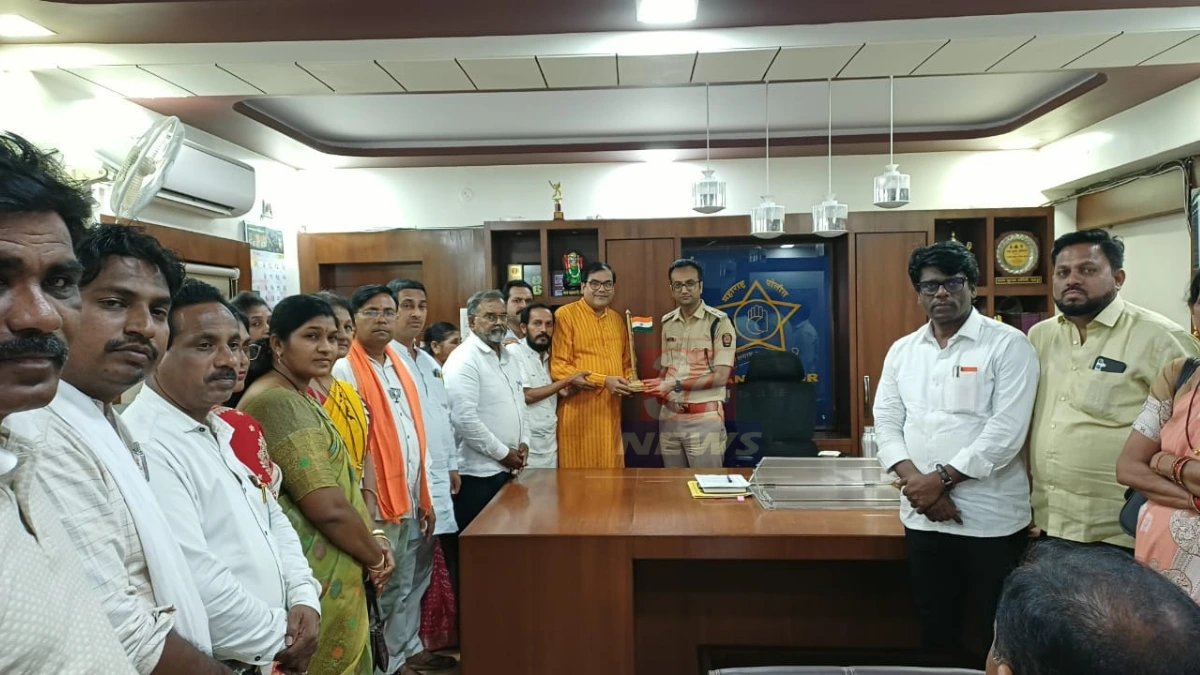 चंद्रपूर भाजप पदाधिकाऱ्यांनी नवनियुक्त पोलीस अधीक्षक आयुष नोपानी यांना कायदा-सुव्यवस्थेबाबत निवेदन देताना, Chandrapur Law Order