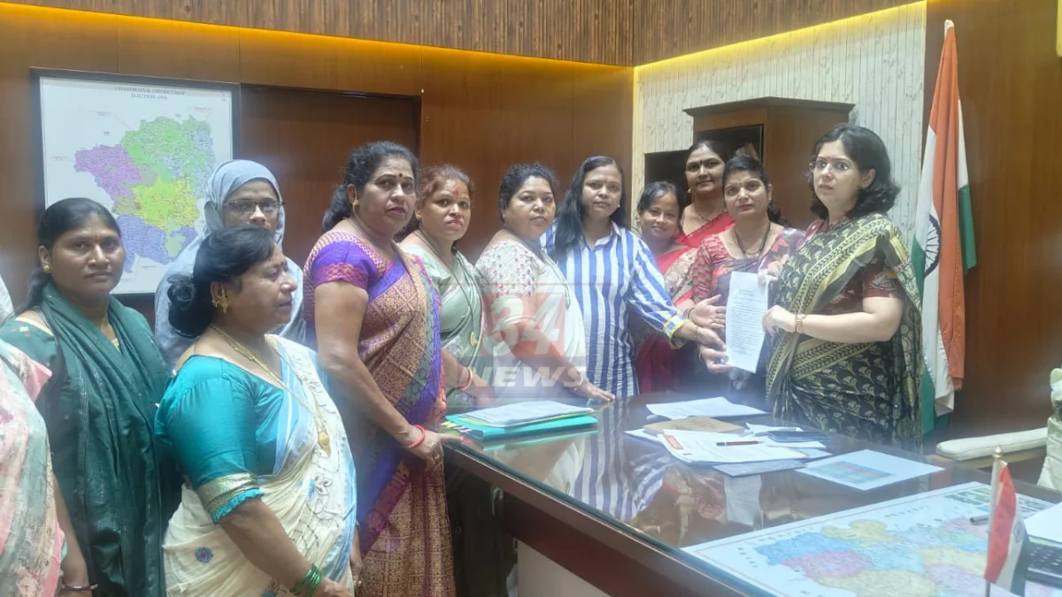 चंद्रपूर येथील वन स्टॉप सेंटर सखी च्या समस्यांबाबत जिल्हाधिकारी वसुमना पंत यांना निवेदन देताना भाजपा महिला मोर्चा पदाधिकारी