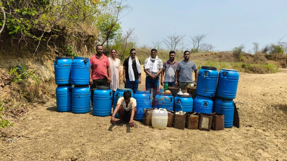 Handbhatti raid Chandrapur: दुर्गापूर पोलिसांनी वरवट शिवारात हातभट्टी उद्ध्वस्त करून 1.15 लाखांचा मुद्देमाल जप्त केला
