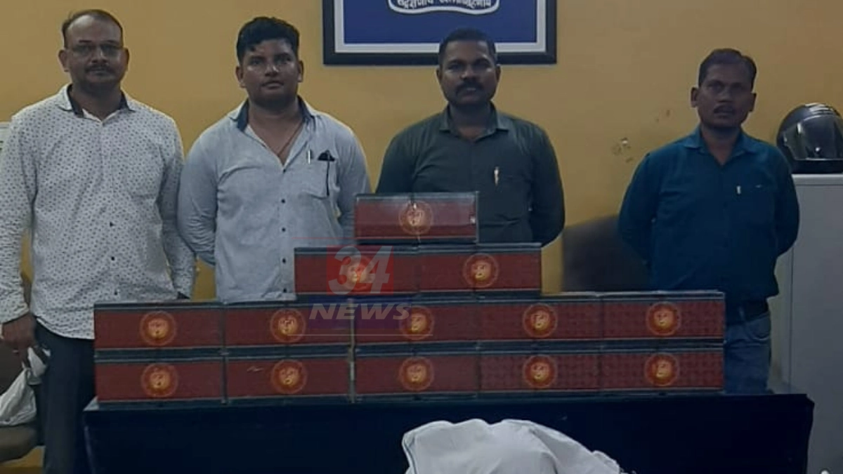 भद्रावती पोलीस आणि LCB पथकाने भद्रानाग वार्डात केलेल्या छाप्यात जप्त केलेला प्रतिबंधित 'मजा 108 हुक्का' सुगंधी तंबाखूचा साठा
