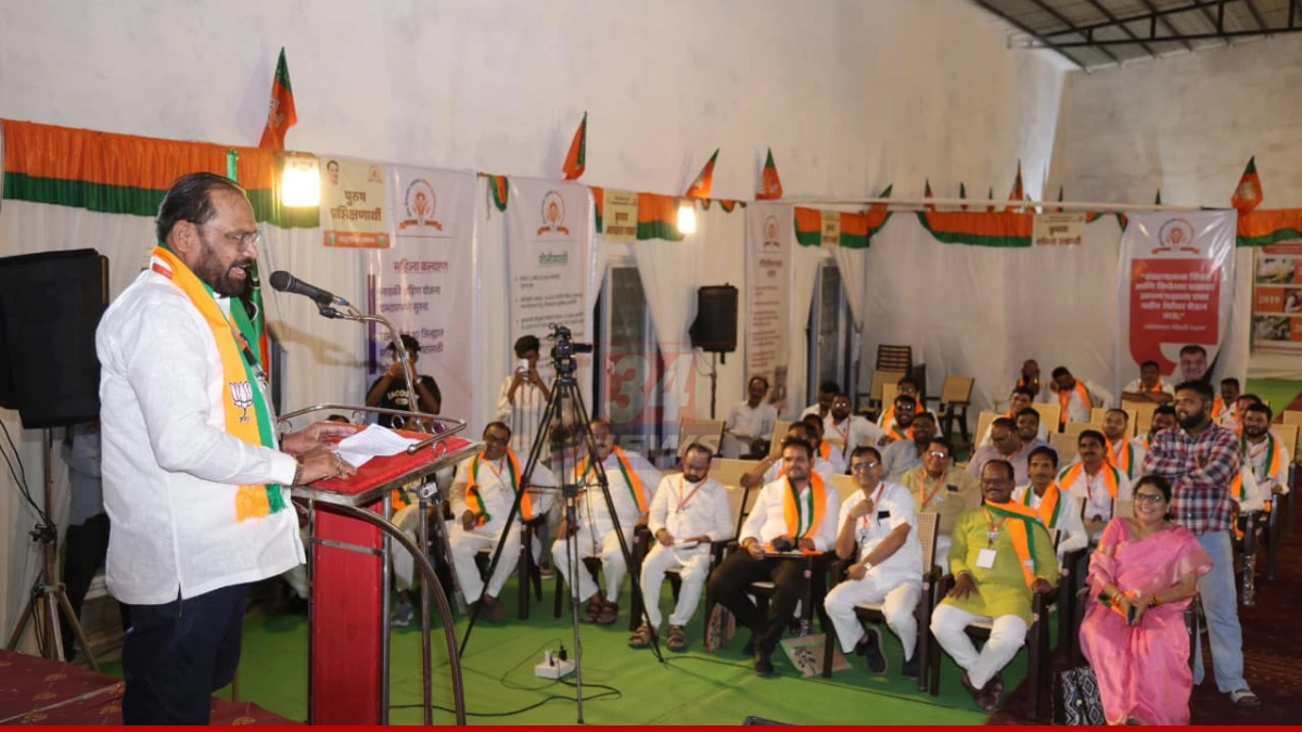 वरोरा भाजपा क्षेत्र प्रमुख डॉ. रमेश महादेवराव राजूरकर यांना नवी दिल्लीत इंटरनॅशनल अवॉर्ड कौन्सिलतर्फे भारत गौरव प्रतिभा रत्न अवॉर्ड प्रदान करताना चंद्रपूरच्या डॉ. राजूरकरांना दिल्लीत भारत गौरव प्रतिभा रत्न पुरस्कार