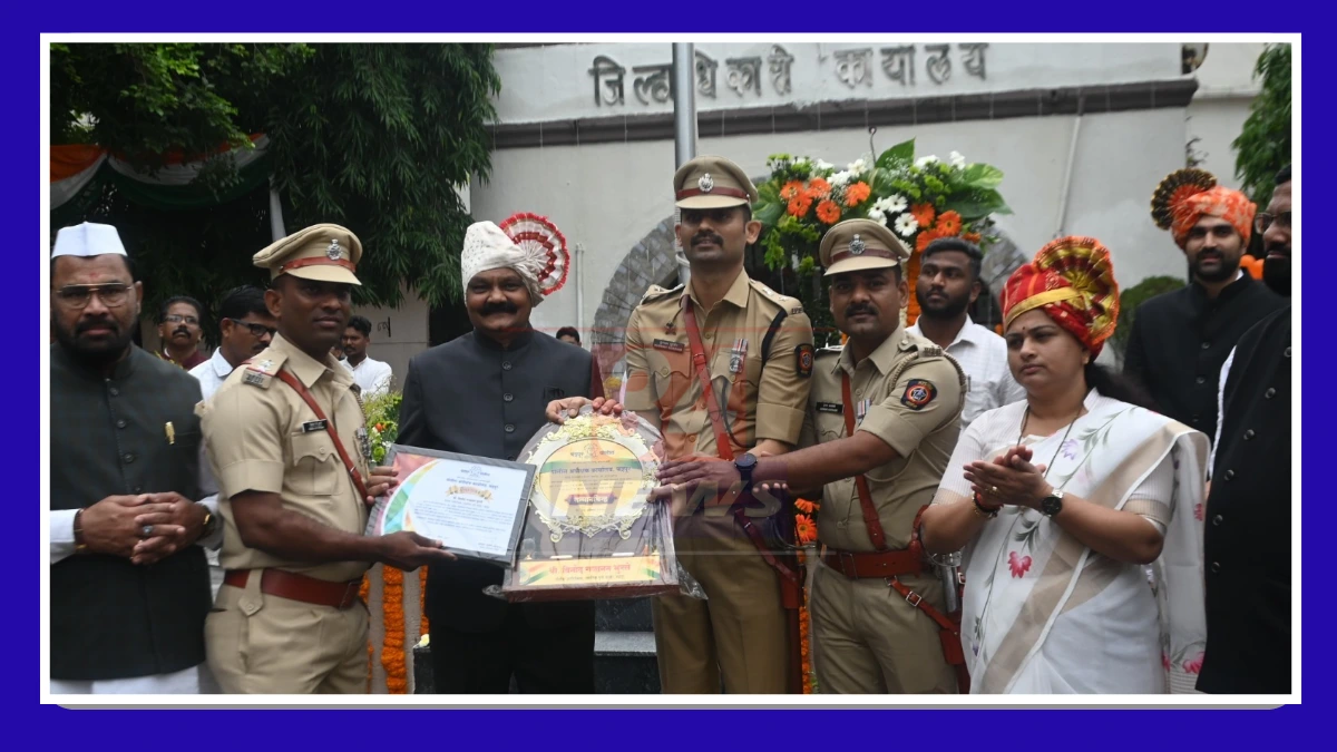 chandrapur police officers honored