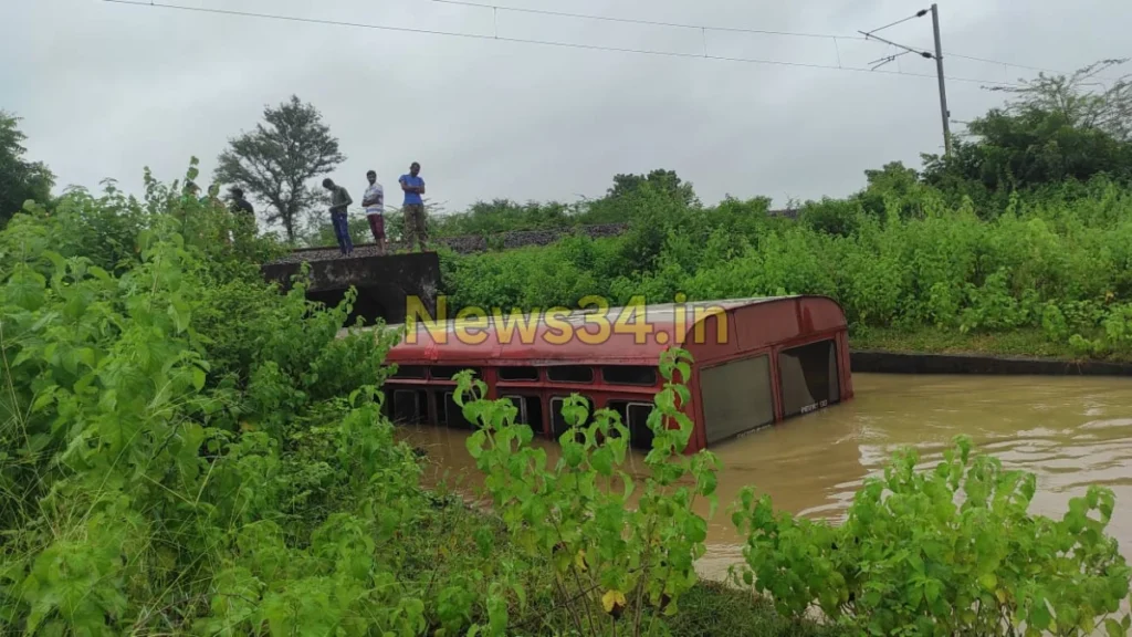 bus in water
