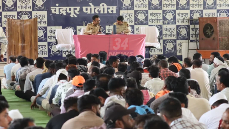Cow Smuggling Chandrapur प्रकरणात चंद्रपूर पोलीस मुख्यालयात आरोपींची विशेष परेड आणि सुरक्षा कारवाई दर्शविणारे दृश्य.