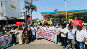 Chandrapur Fuel Protest दरम्यान काँग्रेसचे पेट्रोल पंपावर आंदोलन