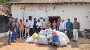 Flavoured Tobacco Raid कारवाईदरम्यान चंद्रपूरातील वडगाव परिसरातून पोलिसांनी जप्त केलेल्या गुटखा व तंबाखूच्या मालाचे दृश्य