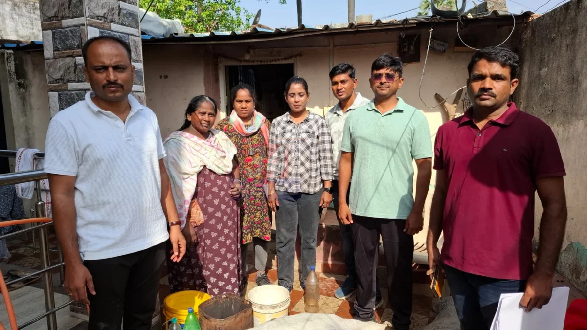 Chandrapur Liquor Raid दरम्यान जप्त करण्यात आलेली गावठी दारू