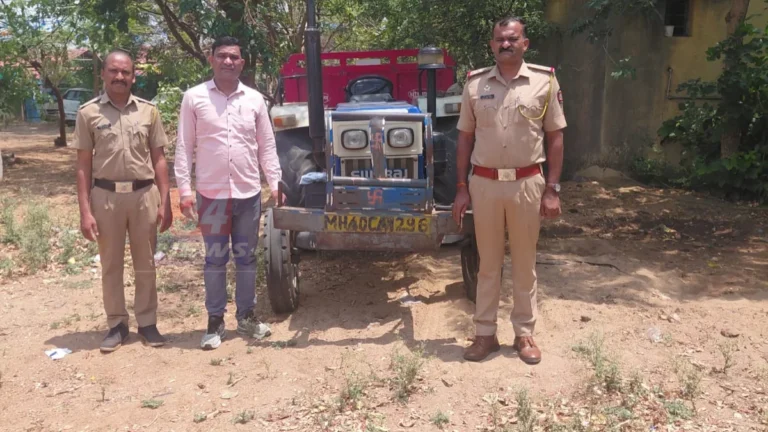 Illegal Sand Transport प्रकरणात चंद्रपूर जिल्ह्यात भिसी पोलिसांनी जप्त केलेला रेती भरलेला ट्रॅक्टर आणि कारवाईचे दृश्य.