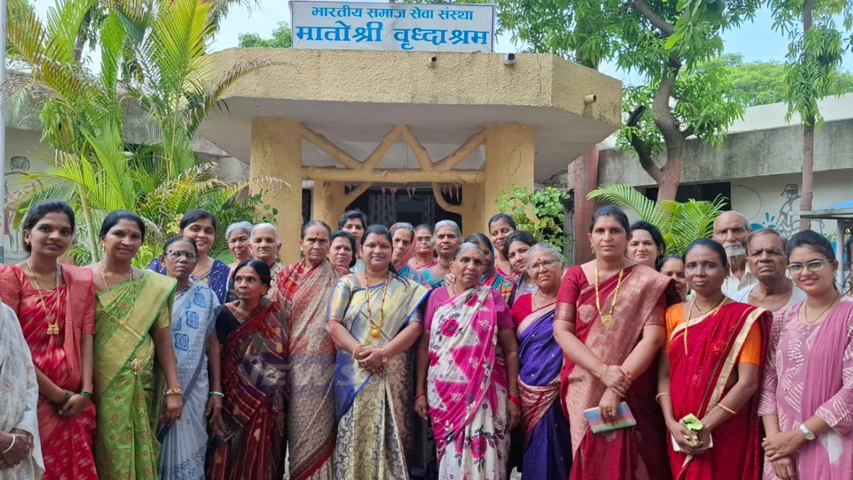 Chandatai Vairagade Birthday celebration with senior citizens in Chandrapur