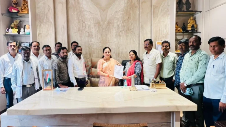 Chandrapur Contract Workers मानधन प्रश्नावर प्रतिभा धानोरकरांची भेट