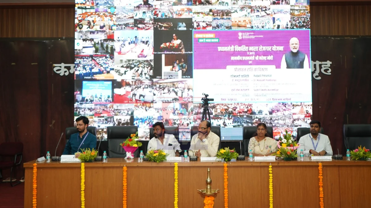 Chandrapur Employment Scheme कार्यक्रमात नियुक्तीपत्र वितरण