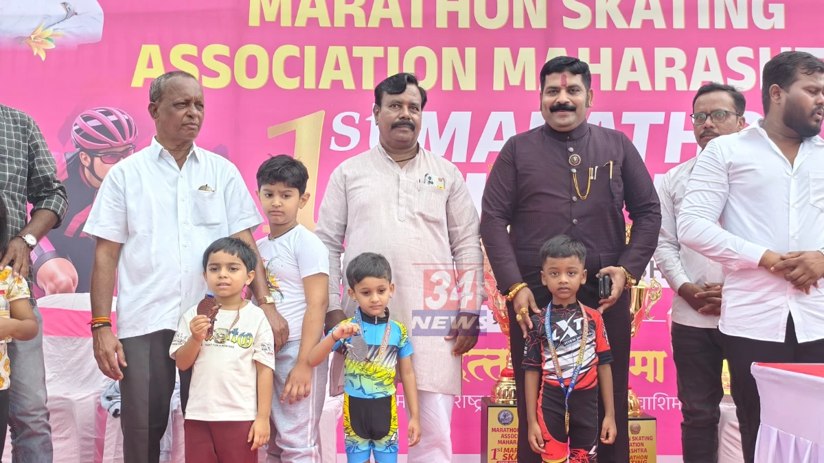 Adheer Junnawar Skating Gold Medal Awarded By Actor Mahesh Devkate