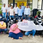 भद्रावतीतील डोलारा तलावाजवळ पोलिसांची मोठी धाड; ९ जुगारी अटकेत, ६ लाखांचा मुद्देमाल जप्त Bhadrawati Gambling Raid News Police Seized Vehicles And Mobiles