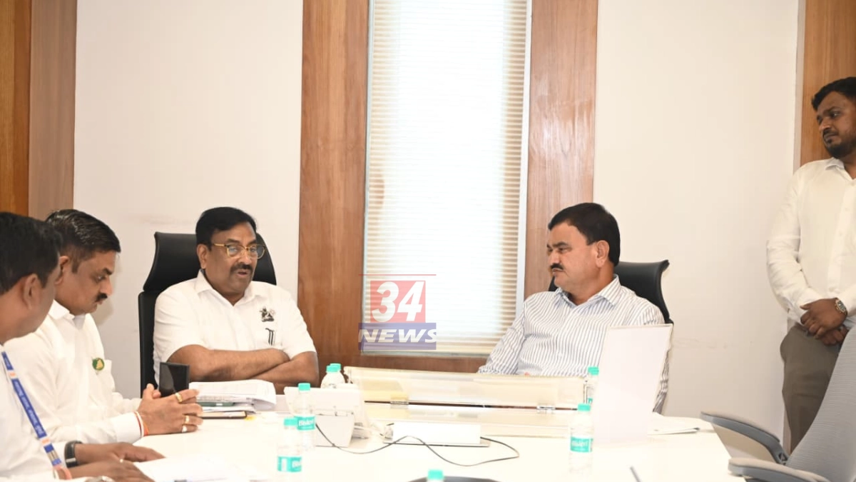 Chandrapur Crop Insurance Premium meeting at Mantralaya Mumbai