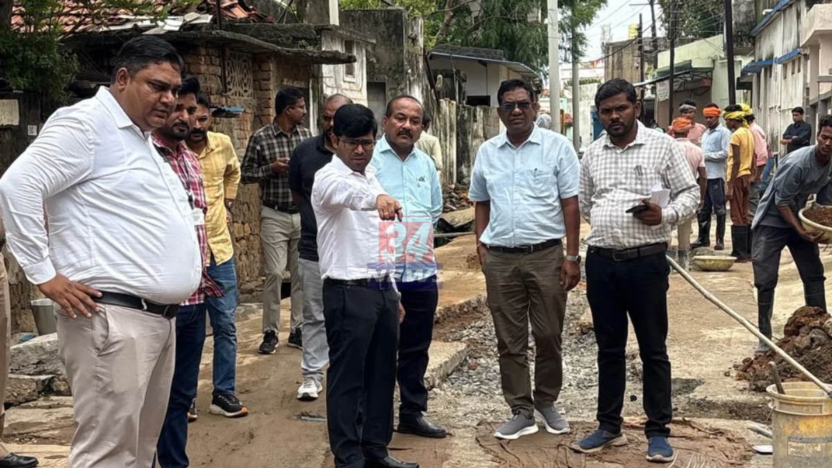 Chandrapur Road Restoration work inspection by municipal commissioner during monsoon