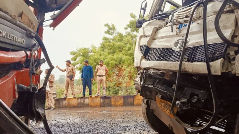 Sindewahi Bridge Accident पळसगाव जाट नदी पुलावर एसटी बस आणि ट्रकची भीषण धडक