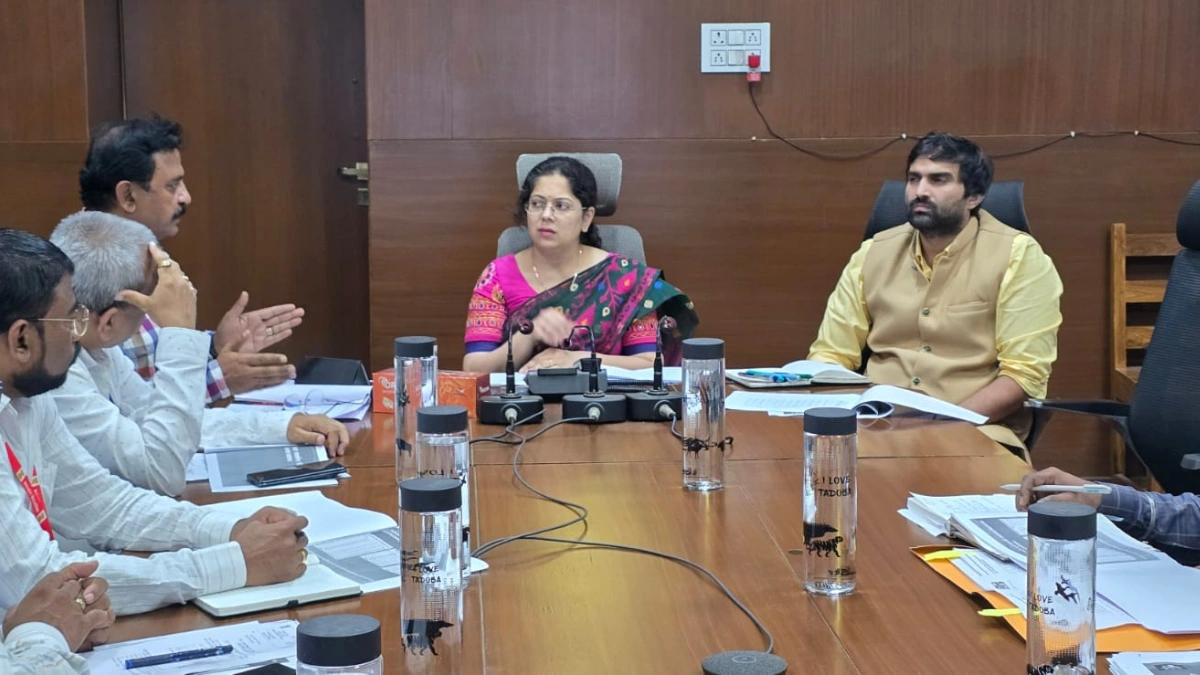 Chandrapur Divyang Welfare Scheme जिल्हाधिकारी वसुमना पंत बैठक