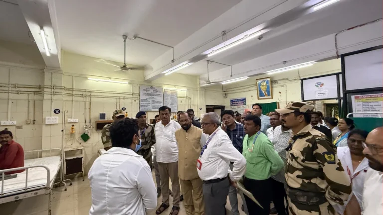 Chandrapur GMC Hospital Inspection - आमदार किशोर जोरगेवार पाहणी करताना