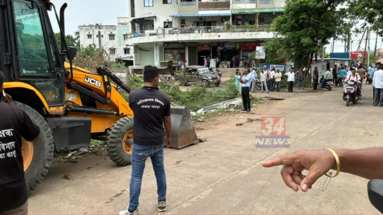 Chandrapur Municipal Action against illegal hotel and road encroachments