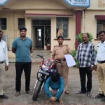पोलिसांना पाहताच वळवली गाडी! पाठलाग करून धरले अन्… Korpana Police Bike Theft Arrest Action and Seized Vehicle