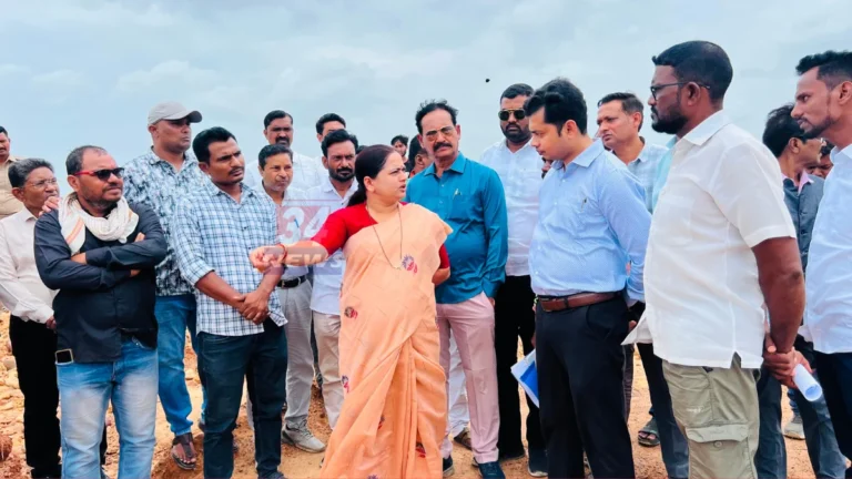 Pratibha Dhanorkar NHAI Inspection on Bamni Rajura national highway service road