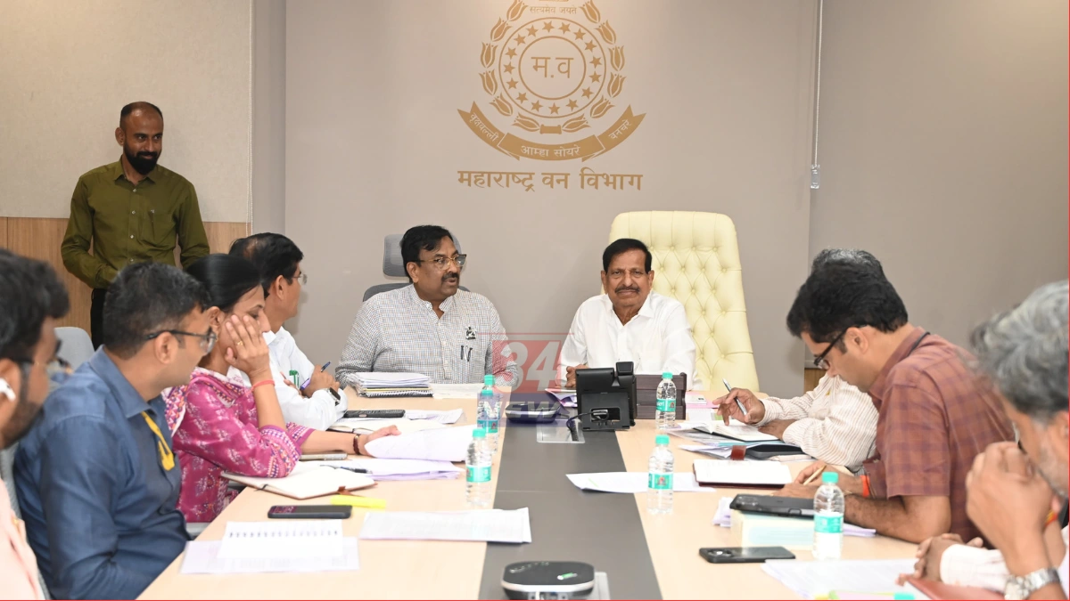 Savli Elephant Attack Alert meeting between Sudhir Mungantiwar and Ganesh Naik