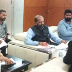 वेकोलि प्रकल्पग्रस्तांच्या प्रश्नांवर महत्त्वपूर्ण बैठक; हंसराज अहीर यांच्या उपस्थितीत ३० लाखांचा मोबदला व नोकरीबाबत चर्चा WCL Project Affected Meeting With Hansraj Ahir And CMD Hemant Pande