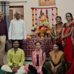 चंद्रपुरात बाबुपेठ प्रभागाच्या नगरसेविका चंदा वैरागडे यांच्या घरी बाप्पा विराजमान; नागरिकांच्या कल्याणासाठी महाआरती Chanda Vairagade Ganesh Utsav बाबुपेठ येथे आरती करताना नगरसेविका चंदा वैरागडे