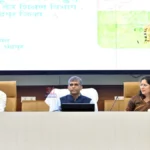 चंद्रपूर जिल्ह्यात 'आभा' कार्ड वाटपासाठी विशेष मोहीम; पालकसचिवांच्या सूचना चंद्रपूर नियोजन सभागृहात Chandrapur Ayushman Card आणि विकासकामांचा आढावा घेताना अधिकारी