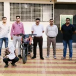 अवघ्या १८ व्या वर्षी भलताच नाद; चोरीची पल्सर विकायला गेला अन् थेट अडकला Chandrapur Bike Theft Arrest by LCB police team with seized pulsar bike