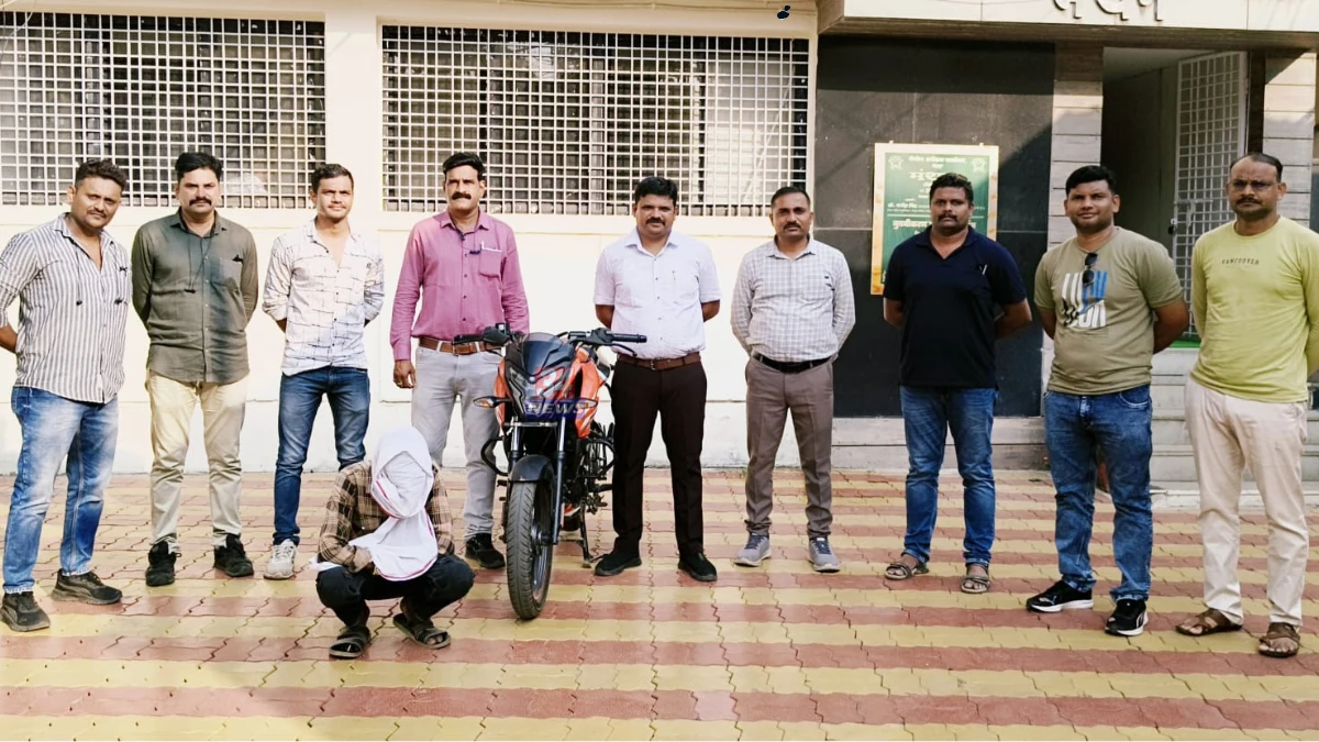 Chandrapur Bike Theft Arrest by LCB police team with seized pulsar bike