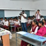 चंद्रपुरातील विद्यार्थ्यांना सायबर सुरक्षेचे धडे; इंटरनेट वापरताना सतर्कतेचे आवाहन Chandrapur Cyber Safety कार्यक्रमात विद्यार्थ्यांना सायबर सुरक्षेबाबत मार्गदर्शन
