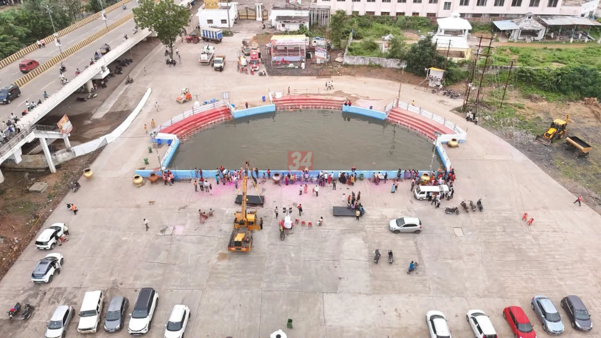 Chandrapur Ganesh Visarjan साठी रामसेतू पुलाखाली तयार केलेला कृत्रिम तलाव