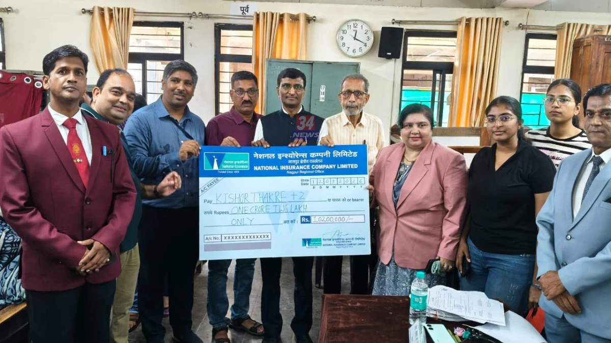 Chandrapur Lok Adalat News compensation cheque distribution by Judge Abhay Lahoti