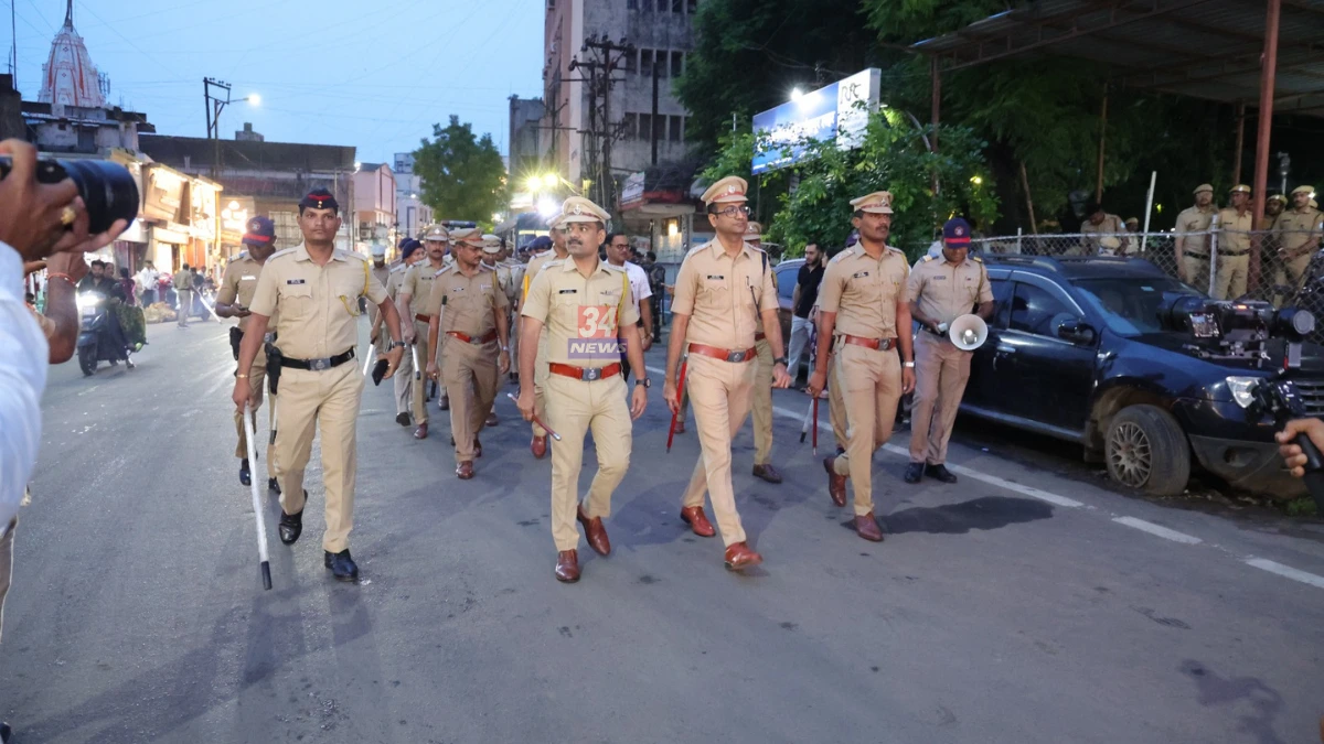 Chandrapur Police Route March conducted before Ganesh Utsav by SP Ayush Nopani