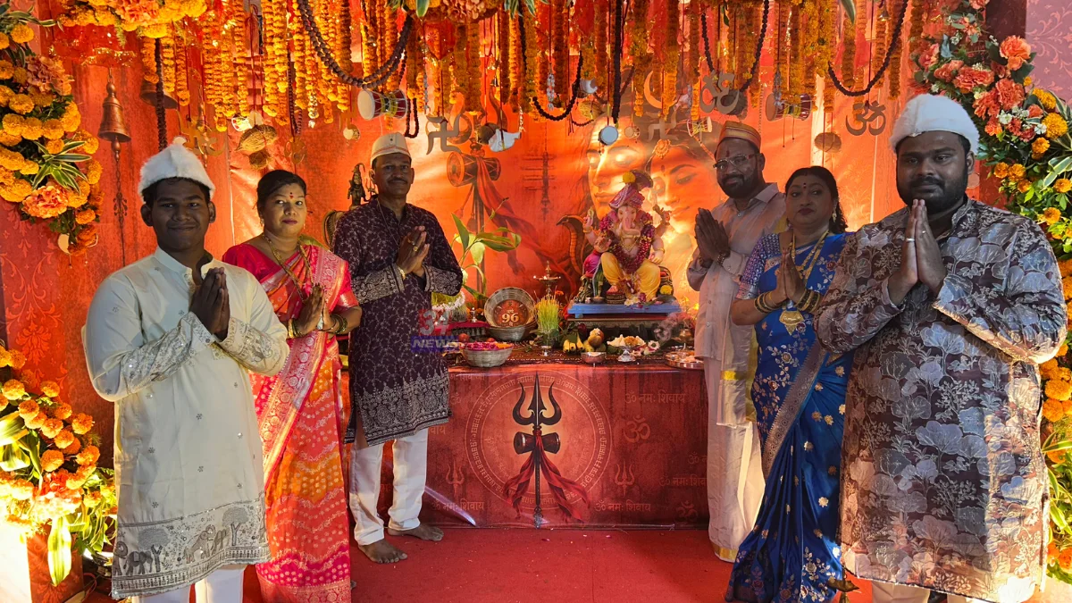 Kishor Jorgewar Ganesh Utsav राजमाता निवासस्थानी आरती करताना आमदार किशोर जोरगेवार