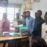 पोंभुर्णा सातारा कोमटी जि. प. शाळेत तीव्र पाणीटंचाई; १५ दिवसांत तोडगा न निघाल्यास भीक मांगो आंदोलनाचा इशारा Pombhurna School Water Problem delegation giving memorandum to BDO