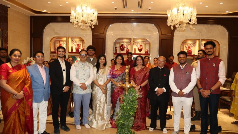 Prajakta Mali Chandrapur Visit at Rokde Jewellers showroom launch