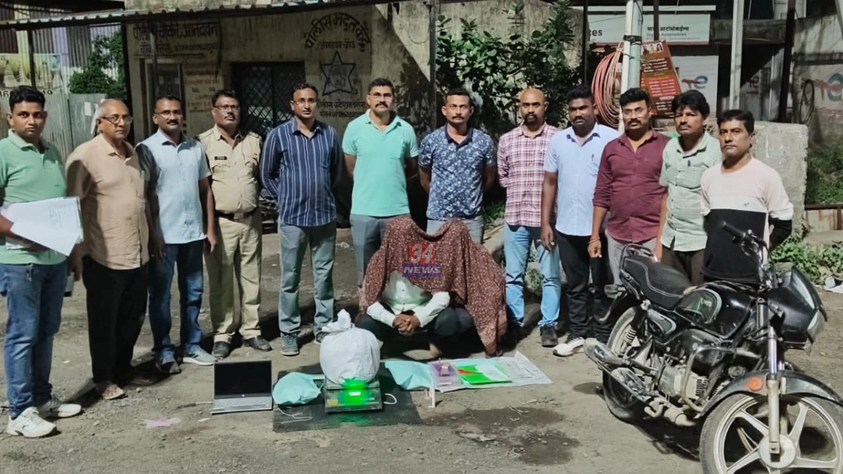 Warora Ganja Smuggling Arrest by Police at Anandwan Square