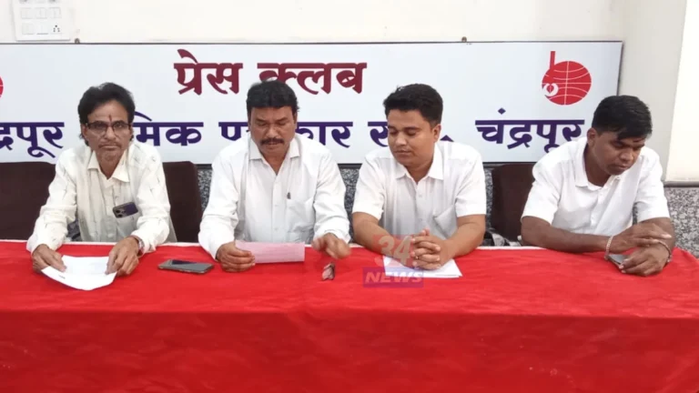 हॉटेल अंबिका कर्जवसुली प्रकरणी पत्रकार परिषदेत बोलताना तुषार सातपुते