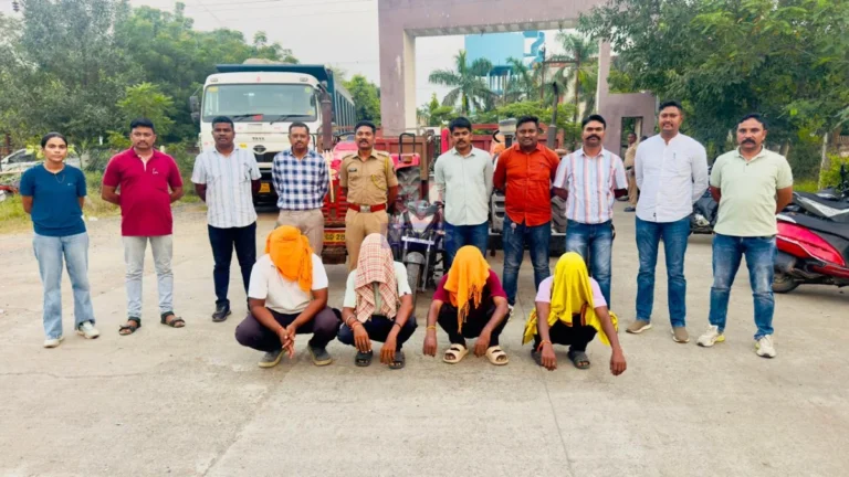 भद्रावती रेती तस्करी प्रकरणात पोलिसांनी जप्त केलेले ट्रॅक्टर आणि ट्रॉली
