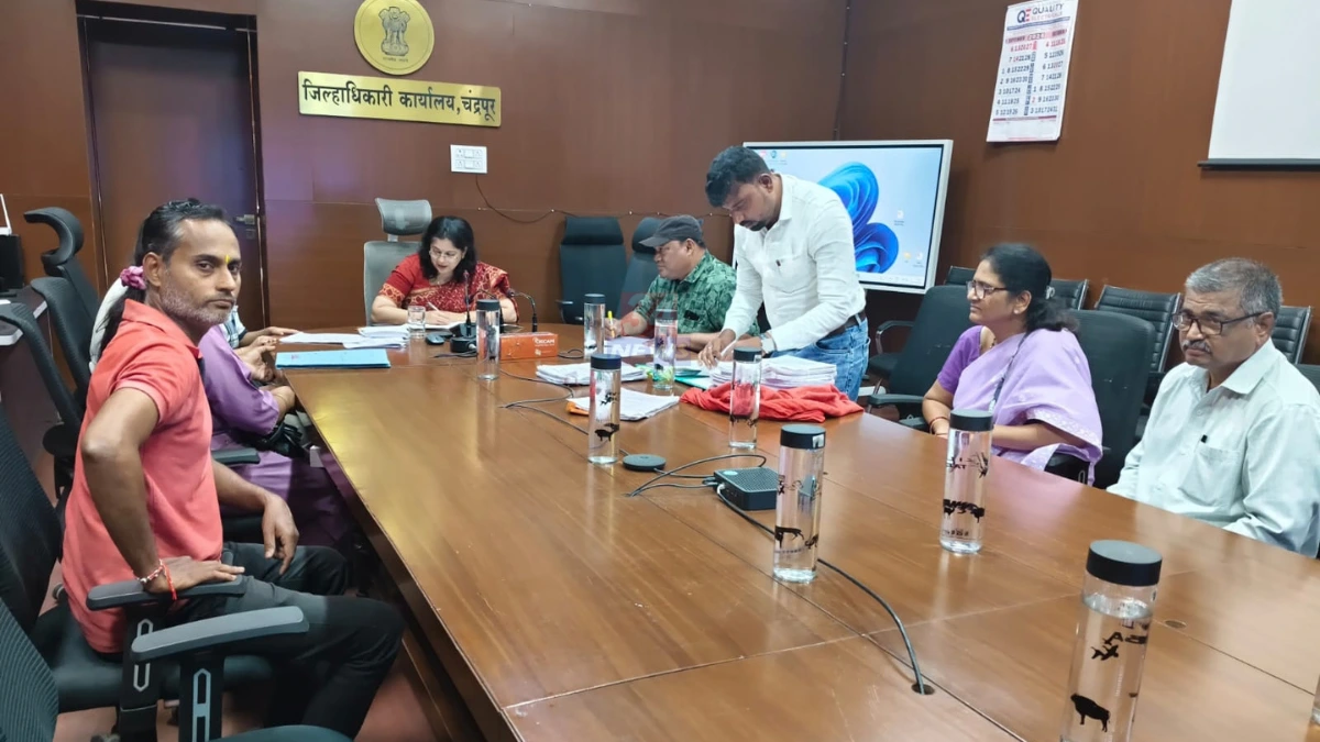 चंद्रपूर दत्तक प्रकरणे निकाली काढताना जिल्हाधिकारी वसुमना पंत