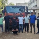 चंद्रपूर गोवंश तस्करी प्रकरणी सावरकर चौकात पोलिसांनी पकडलेला आयशर ट्रक