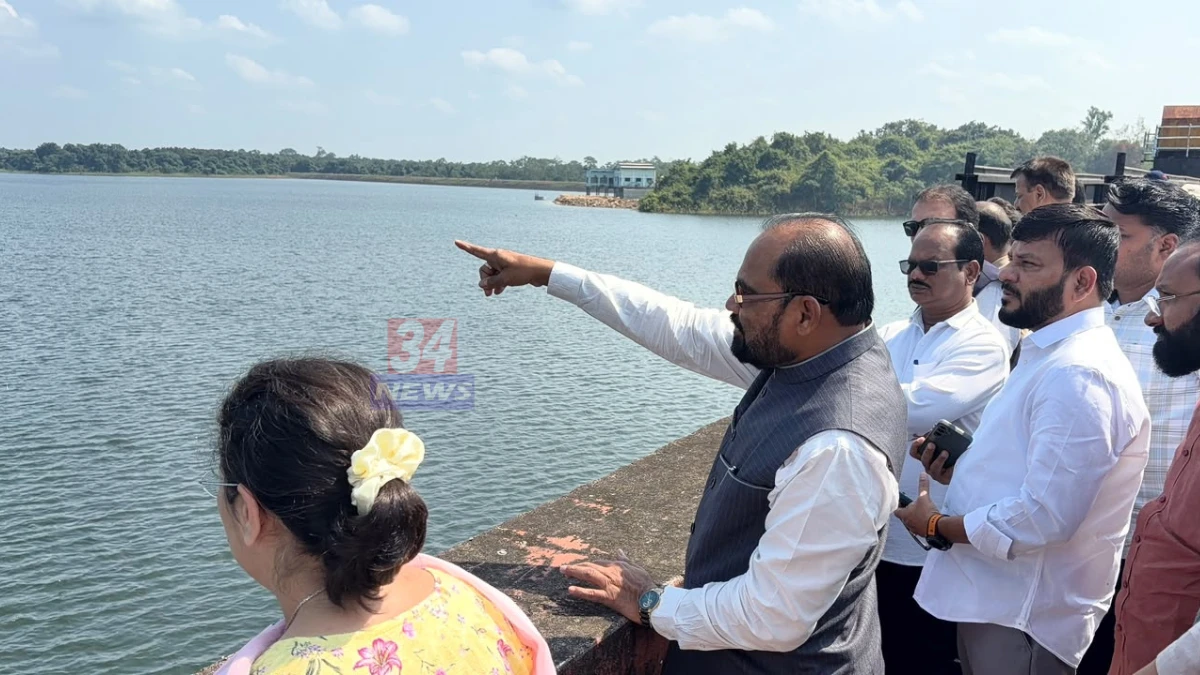 इरई धरण पाणीसाठा पाहणी करताना आमदार किशोर जोरगेवार आणि जिल्हाधिकारी