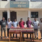 चंद्रपूर विदेशी दारू जप्तीचे प्रातिनिधिक छायाचित्र; वरोरा नाका चौकात पोलिसांनी जप्त केलेल्या बाटल्या