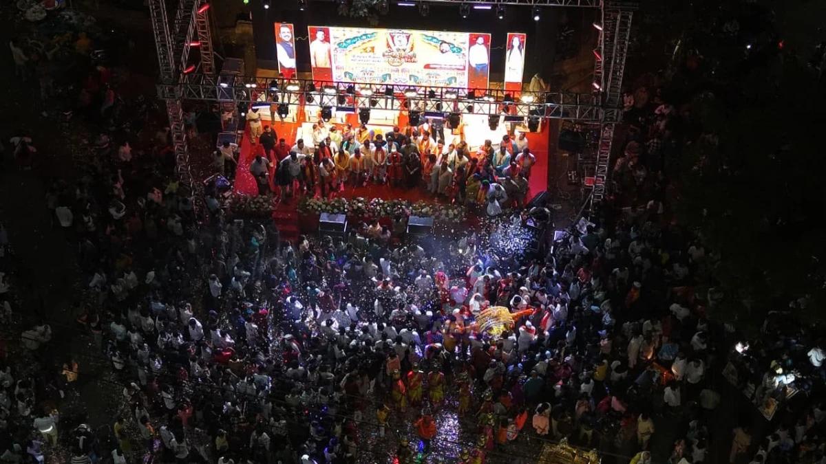 माता महाकाली महोत्सवाच्या सांगतेनिमित्त चंद्रपुरात निघालेली नगर प्रदक्षिणा पालखी